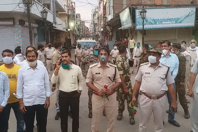 SP and his team honored by showering flowers on them in Satna