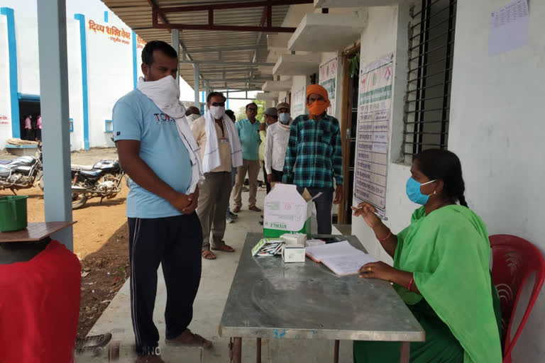 Access to procurement center after health test at MP wheat procurement centers