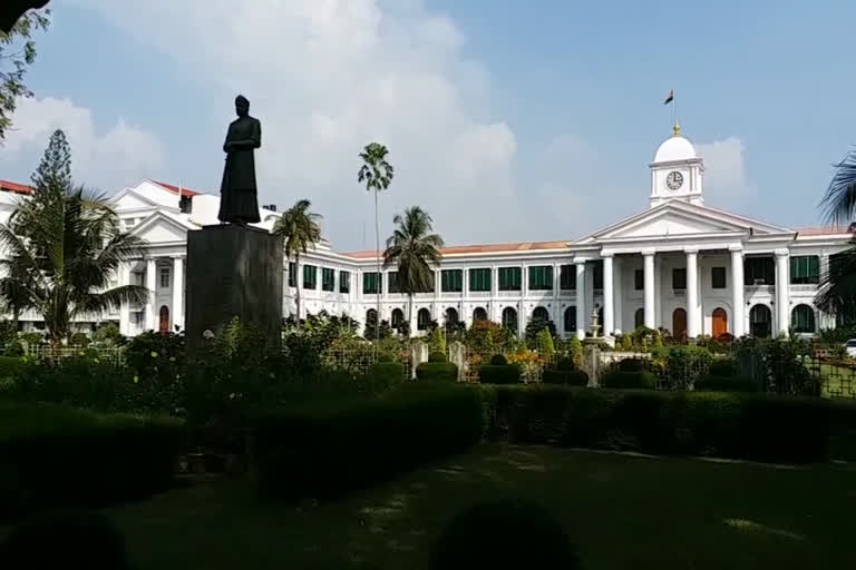 സാലറി ചലഞ്ച് കേരള  ക്ഷാമബത്ത മരവിപ്പിക്കാന്‍ നീക്കം  മുഖ്യമന്ത്രിയുടെ ദുരിതാശ്വാസ നിധി  salary challenge kerala  government employee of kerala  govt of kerala news  chief minister's relief fund  cmrdf news  freeze dearness allowance for salary challenge