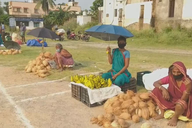 తీవ్ర ఇబ్బందులు ఎదుర్కొంటున్న కూరగాయల వ్యాపారులు