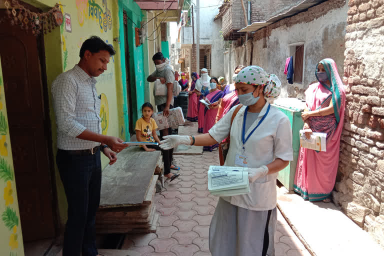 anm and anganwadi workers doing survey