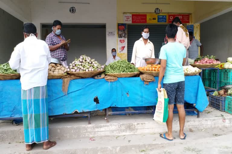 பேருந்து நிலையத்திற்கு மாற்றப்பட்ட கடைகள்