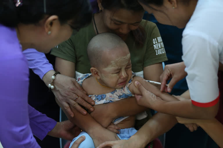 Millions of children at risk of Measles as vaccines face COVID-19 threat  അഞ്ചാം പനി പ്രതിരോധ കുത്തിവെയ്പ്പ് വൈകാൻ സാധ്യത  അഞ്ചാം പനി  മീസിൽസ് ആൻഡ് റുബെല്ല ഇനിഷ്യേറ്റീവ്  റെഡ് ക്രോസ്  ഡബ്ല്യുഎച്ച്ഒ  യുണിസെഫ്  COVID-19 threat  Measles  Measles & Rubella Initiative