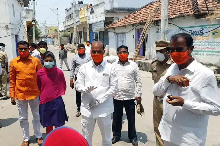 MP BANDI SANJAY VISITED VEMULAWADA REDZONE