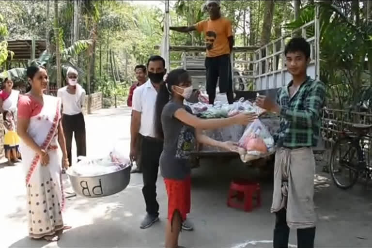 batadrava-food-distribution-padum-borah