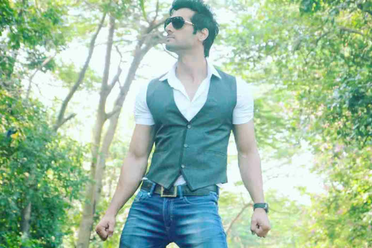 aham sharma hones the singer in him during lockdown