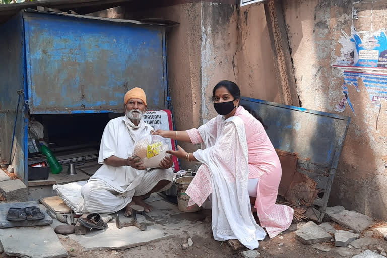 ramanthapoor corporator distributed  groceries to cobbler