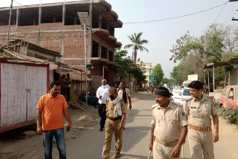 पुलिस और पब्लिक में झड़प