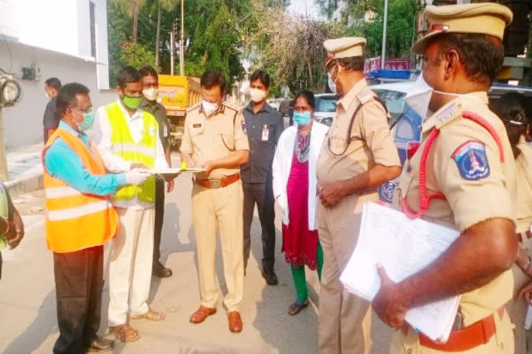 cp sajjanar visit the containment areas in alwal