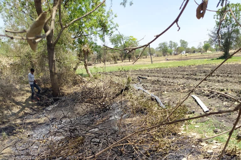 Fire in the farmer's farm due to hanging wires in ratlam