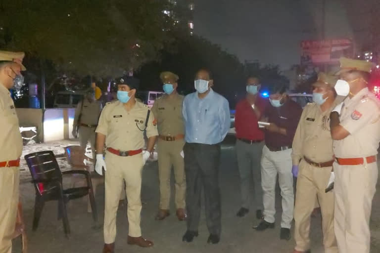 Ghaziabad SSP and DM inspected hotspots late at night and issued guidelines