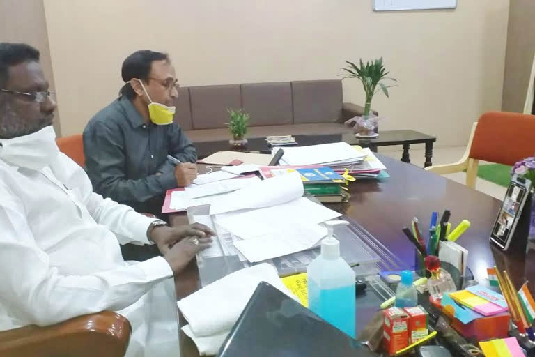 Union Minister Mukhtar Abbas Naqvi held a meeting through video conferencing in raipur