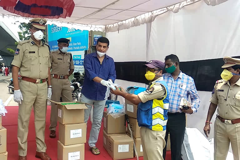 PRODUCER DIL RAJU DISTRIBUTED MASK AND SANITAIZERS