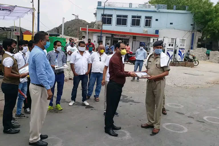 डूंगरपुर न्यूज, डूंगरपुर में पुलिसकर्मियों का सम्मान कार्यक्रम, dungarpur news, policemen honoured in dungarpur