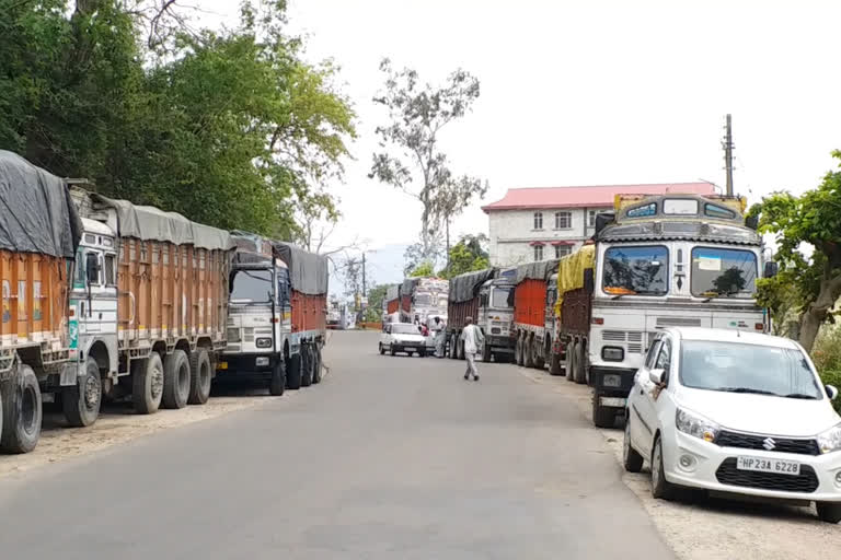 Truck drivers' goods are not unloaded in Bilaspur