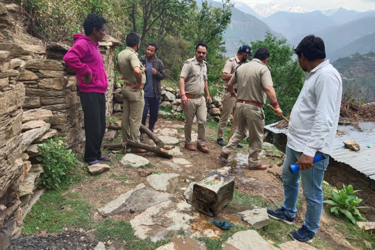 rudraprayag raw liquor found news, रुद्रप्रयाग कच्ची शराब का कारोबार समाचार