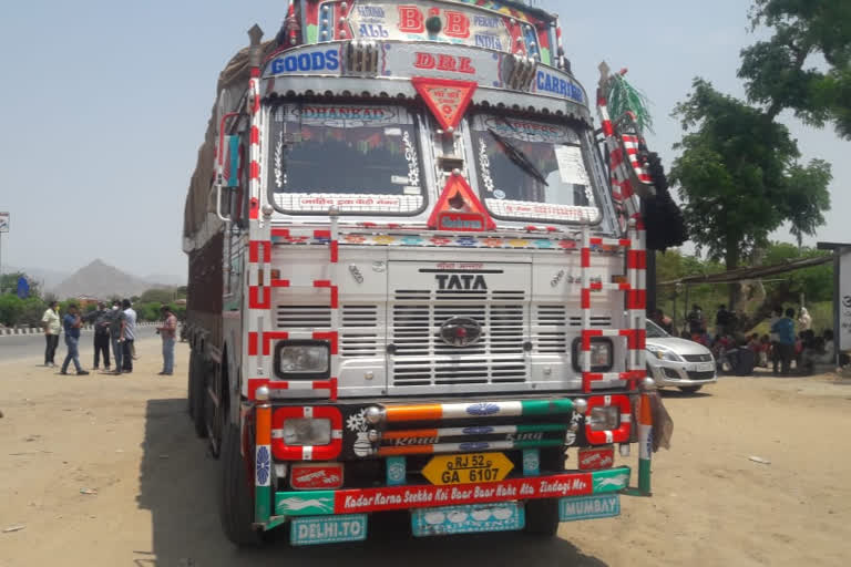 Rajasthan News, labours found in truck in sirohi सिरोही लॉकडाउन, ट्रक में मजदूर