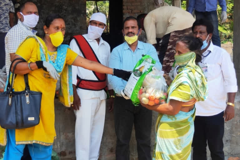 gvmc zonal commissioner provided essential goods to poor people at anakapalli