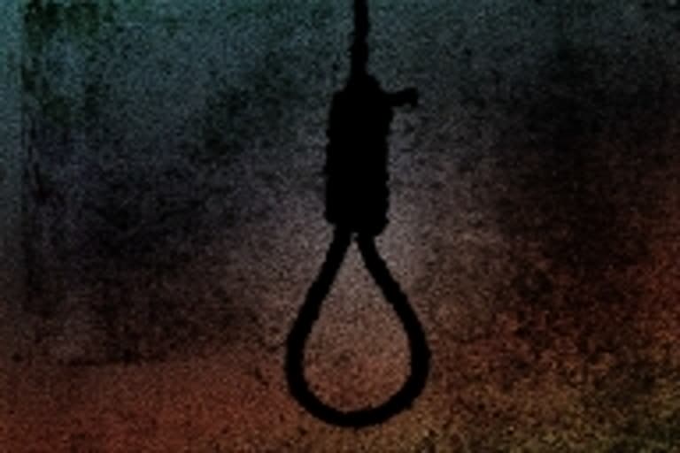 Doctor found hanging in South Delhi