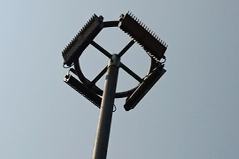 മലപ്പുറം  street light has stopped its function  ആദിവാസി കോളനിയിൽ  പൊരുവമ്പാടം