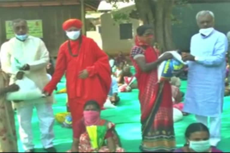 st somashekhar visited to chitradurga murugha math