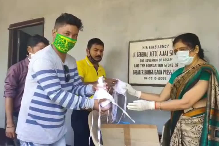 Mask distributed by womena among journalist at Bongaigaon