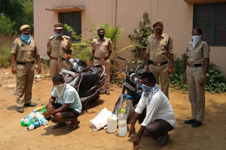 2 people arrest in sangareddy