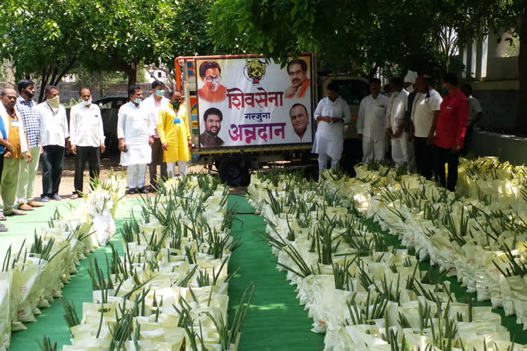 Shivsena distribute 10 thousand vegetable kit