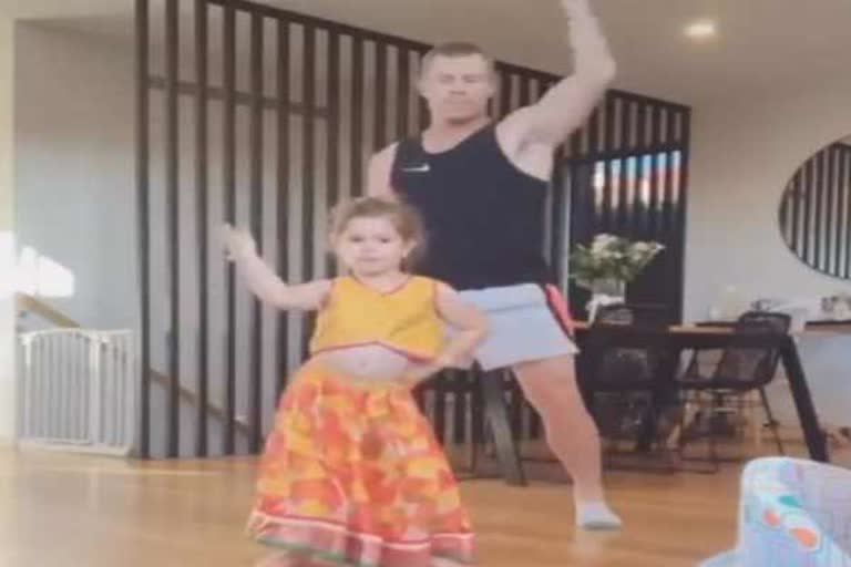 David Warner, daughter dance to 'Sheila Ki Jawani'