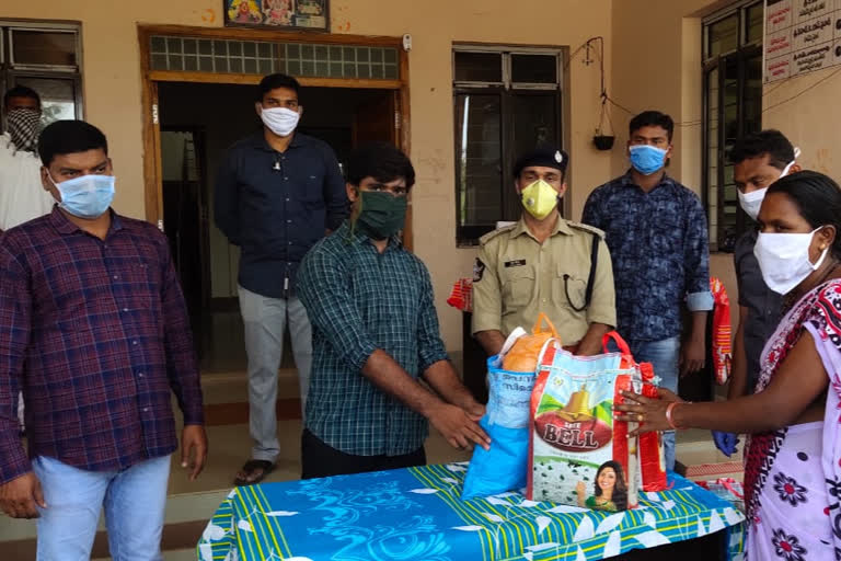 acp distributed essential goods to homeguards at rajavommangi