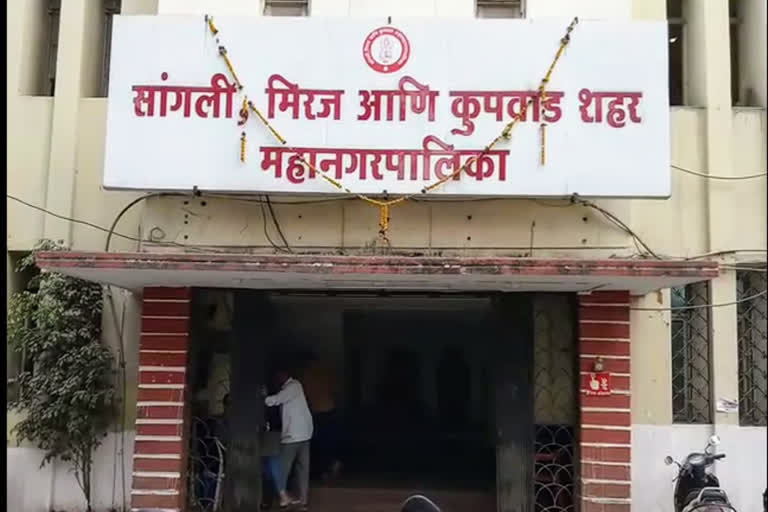 लॉकडाऊनचा कंटाळा आलाय, मग काढा सेल्फी मिळवा बक्षीस...'या' पालिकेने सुरू केली स्पर्धा