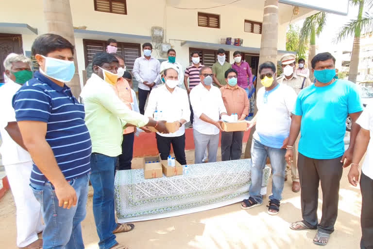 MLC KARNE PRABHAKAR DISTRIBUTED MASK AND SANITAIZERS