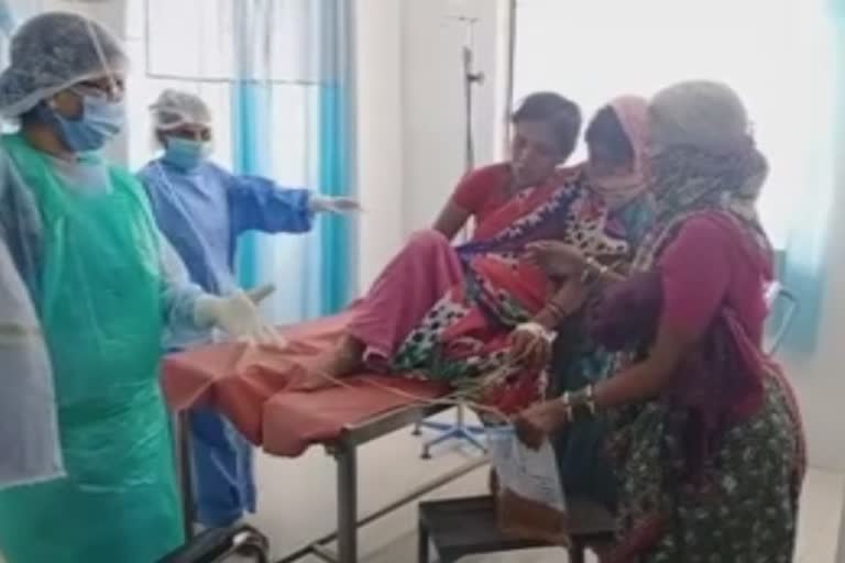 doctor denied to treatment on pregnant woman in hingoli