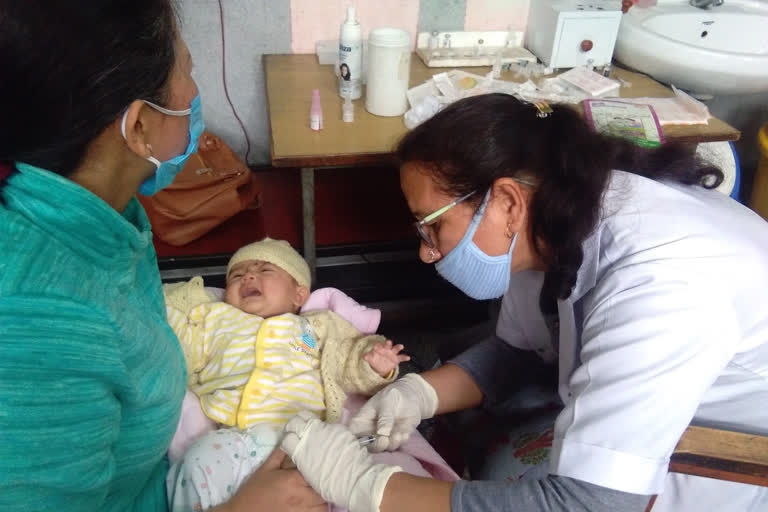 Vaccination of newborn in Khaneri Hospital