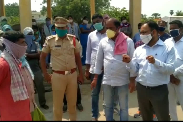 COLLECTOR SHASHANKA VISITED PADDY CENTRES