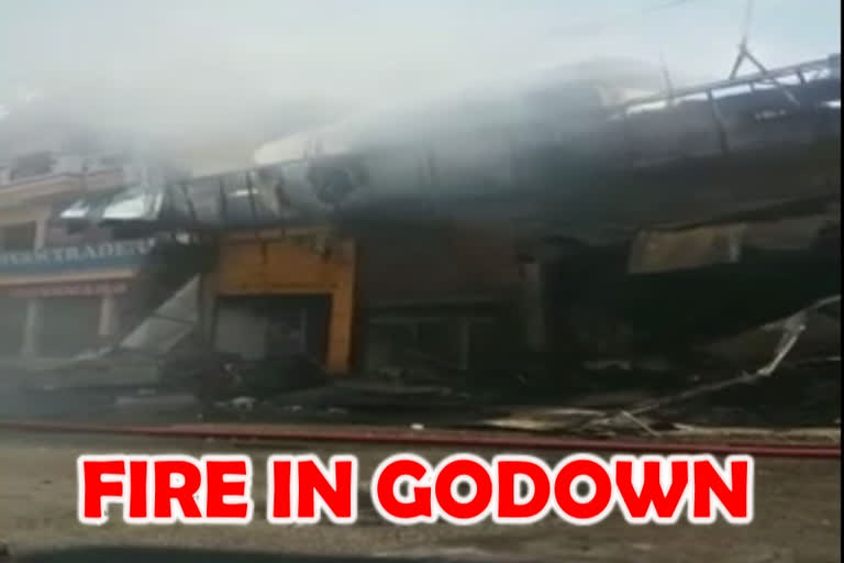 Jammu fire godown fire news in jammu jammu and kashmir fire news fire destroys millions of goods ജമ്മുകാശ്മീർ സർവാൽ ഗോഡൗൺ വൻ തീപിടിത്തം