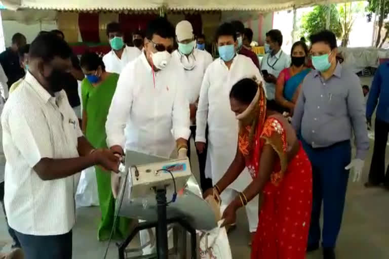 mla mynampalli hanumath rao distributed rice and money to poor people at malkajgiri  medchal district