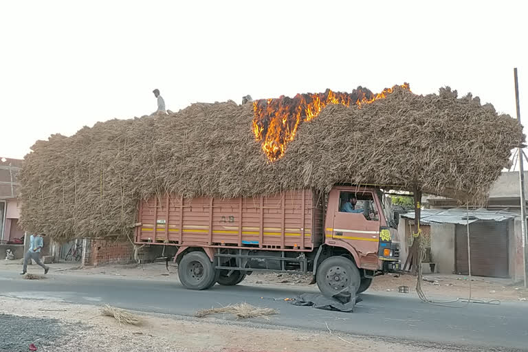 fire caught in truck in giridih