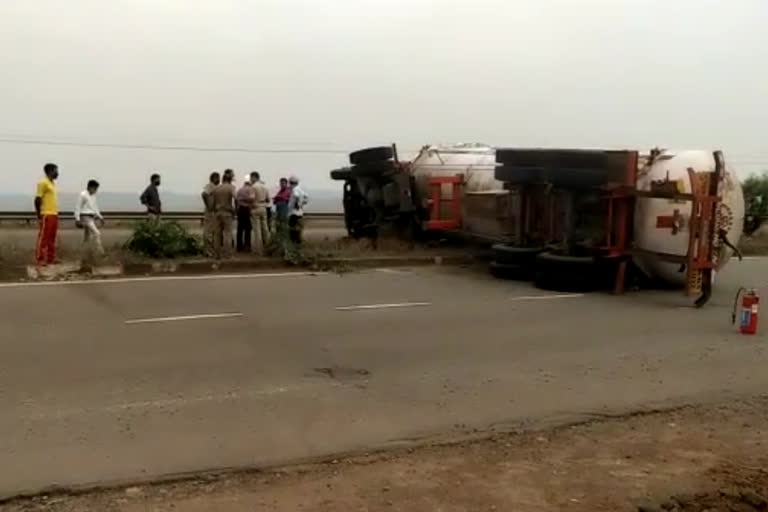 The gas tanker lost its balance and overturned at khordha