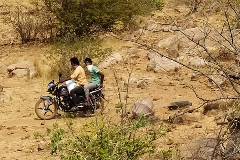 People are entering Tumkur from Andhra Pradesh