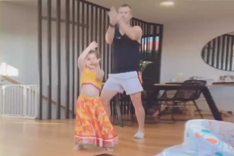 david warner dance with daughter on sheila ki jawani song at home