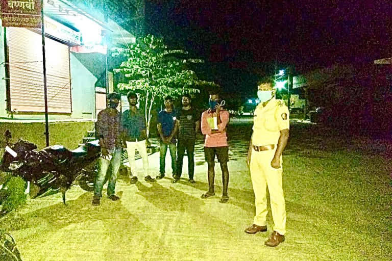 cadapa youth struck in maharastra due to corona lockdown and sp anburajan helps to them