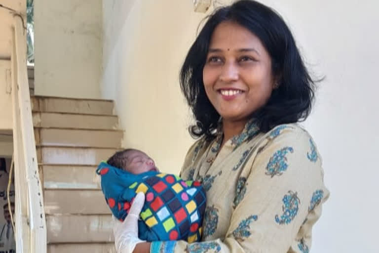 woman delivered baby at dental clinic during lockdown in karnataka