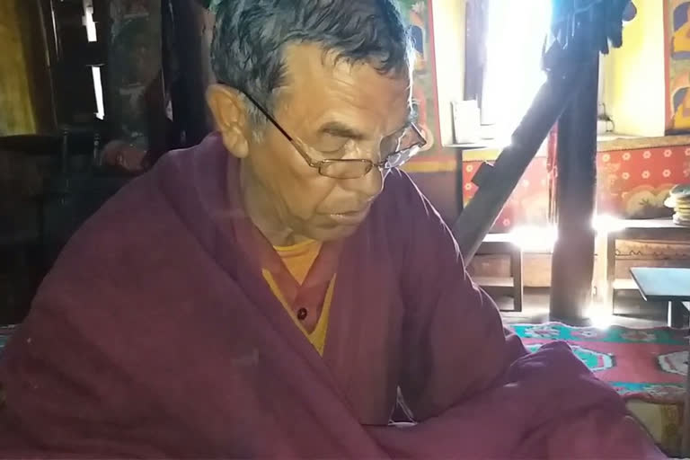 Bodh guru chants Lama mantra