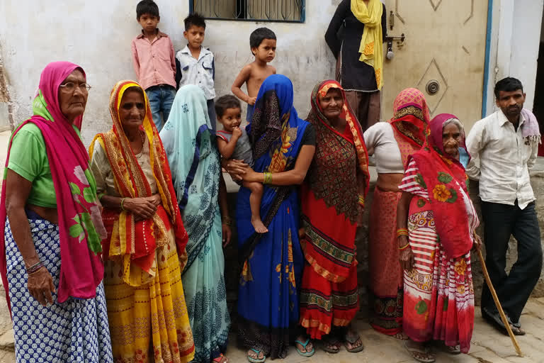 परिजनों को मजदूरों के तमिलनाडु से घर वापस लौटने का इंतजार.