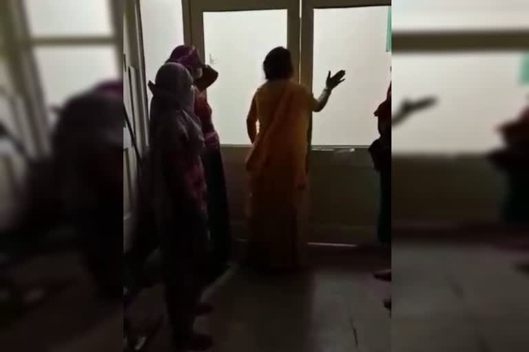 rewari Women created ruckus in  civil hospital