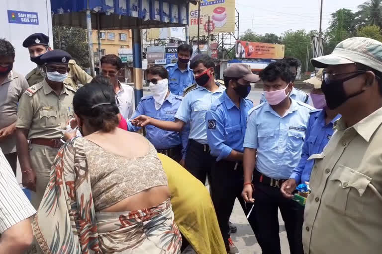 Police in Buniadpur