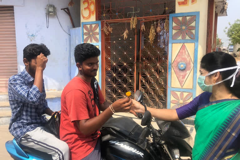 women sarpanch distributed flowers to people