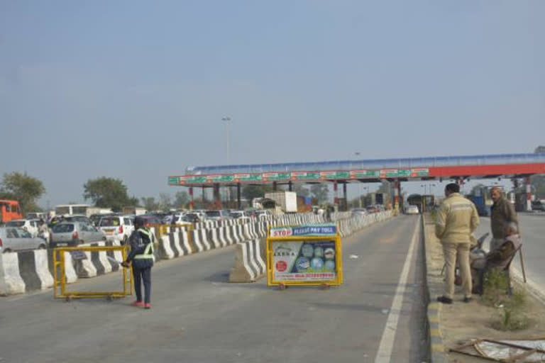 COVID-19 lockdown relaxation  NHAI resumes toll collection on national highways  NHAI resumes toll collection  toll collection on national highways  toll collection  business news  சுங்கச்சாவடி  சுங்கக்கட்டணம் வசூலிப்பு