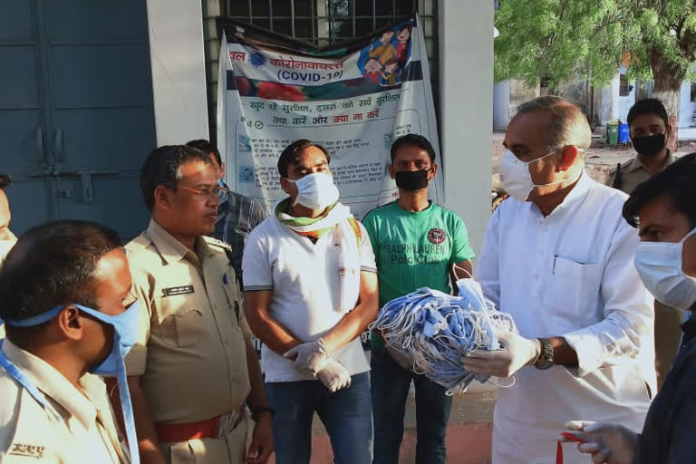 Congress welcomed Corona workers in Sheopur